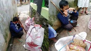 Tidak laku Dari Pagi hingga Kelaparan Penjual kerupuk ini Menangis