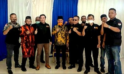 Ketua Pekat IB DPD Satria dan Korda Kota Tangerang Berbagi Takjil