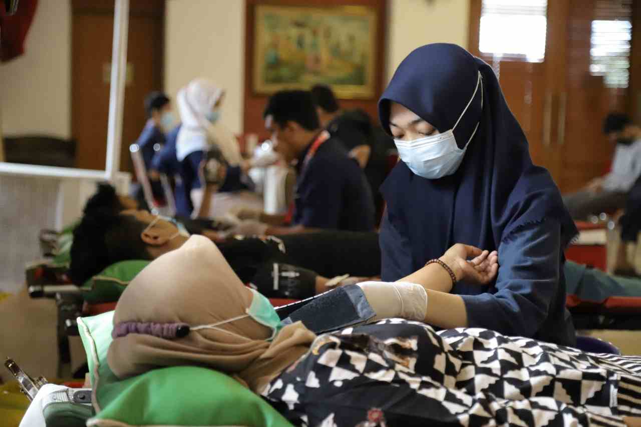 HUT Karang Taruna Ke-61, Kelurahan Sangiang Jaya Gelar Donor Darah