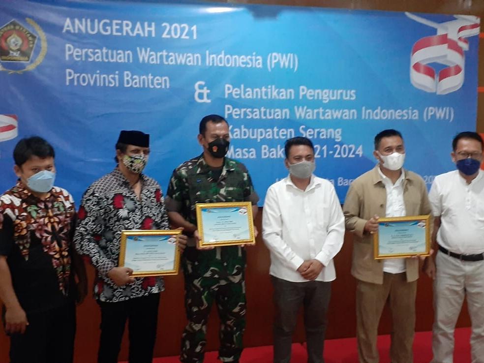 Dorong Pembangunan Taman Digital Pers, Kapten Inf Jakson Beay Raih Anugerah dari PWI Banten
