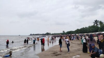 Foto: Situasi Terkini di Wisata Pantai Anyer-Cinangka