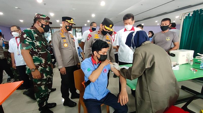 Maksimalkan Vaksinasi Booster, Wakapolda Banten dan Kapolresta Tangerang Tinjau Gerai Vaksin Presisi Mayora