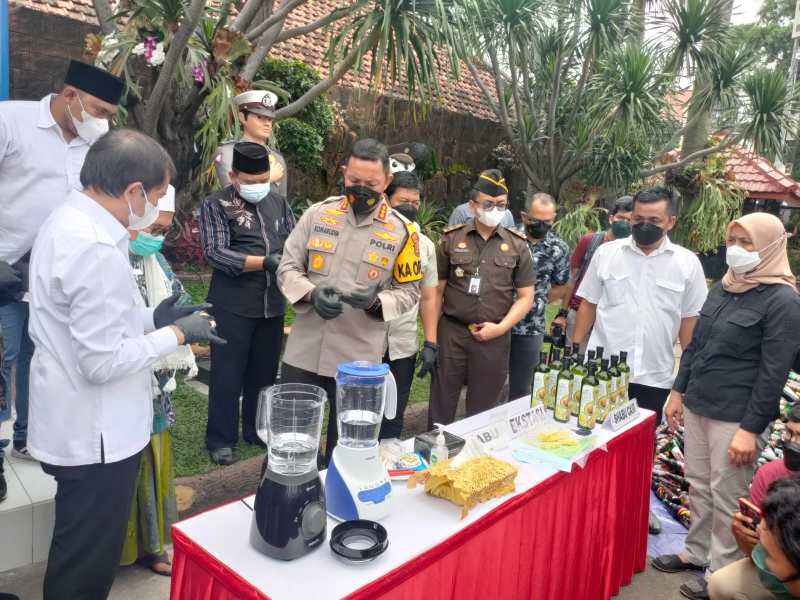 Polres Metro Tangerang Kota Musnahkan BB Narkotika dan Puluhan Ribu Miras