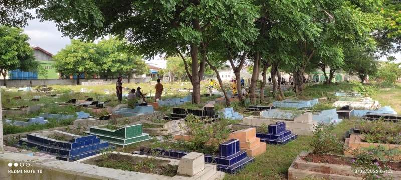 Menyambut Bulan Suci Ramadhan, Forum RT RW Kelurahan Salembaran Jaya Giat Bersih-bersih TPU