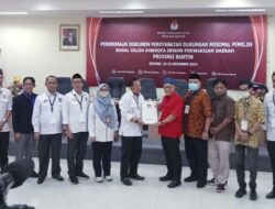 Ananta Wahana Serahkan Bukti Dukungan Pencalonan DPD RI ke KPU Banten