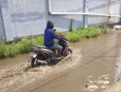 Janji Manis Drainase Salembaran Jaya: Mesin Sedot Tak Datang, Warga Meradang