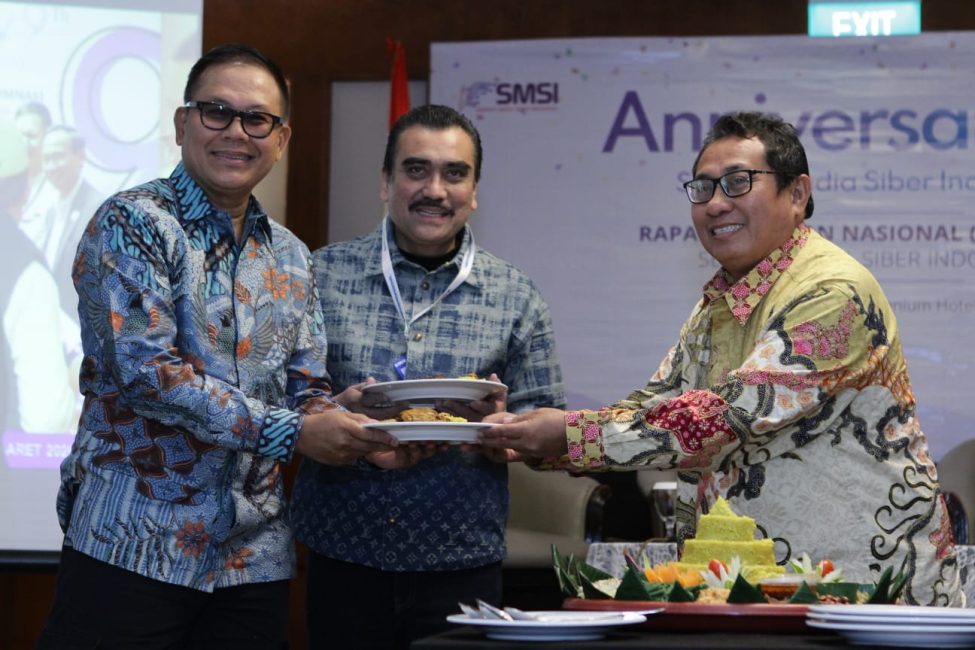 Peringatan HUT ke-9 SMSI di Jakarta Berlangsung Khidmat, Prosesi Pemotongan Tumpeng Jadi Momentum Kebersamaan