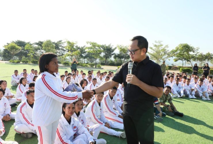 Kunjungi Poltek Unhan NTT, Wamendagri Bima Arya Dorong Mahasiswa Miliki Visi Pemimpin