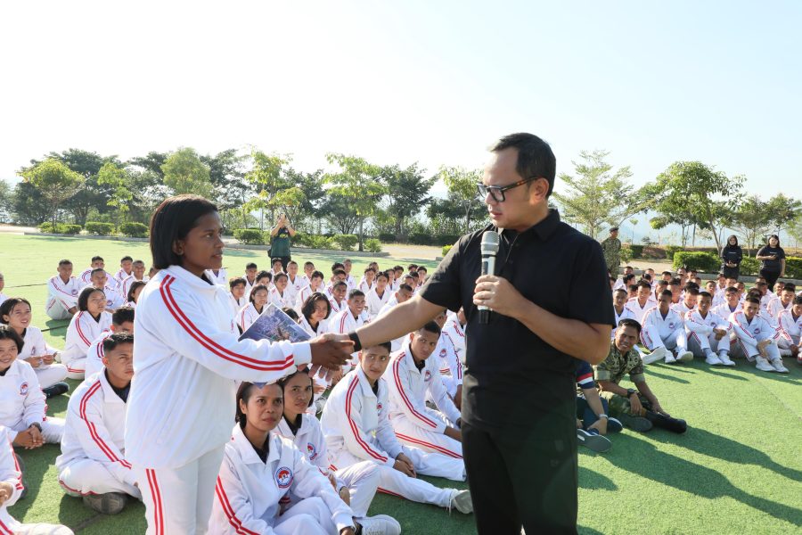 Kunjungi Poltek Unhan NTT, Wamendagri Bima Arya Dorong Mahasiswa Miliki Visi Pemimpin