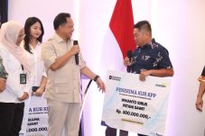Soroti Perizinan di Papua, Mendagri Minta Pemda Bebaskan Biaya Ini untuk Rumah MBR