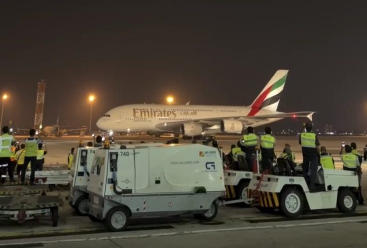 Pesawat Raksasa Airbus A380 Emirates Mendarat di Soetta, Antar Rombongan Chelsea dan AC Milan