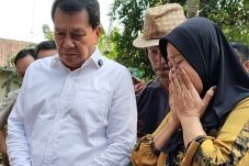 Bupati Tangerang Bangun Ulang Rumah Warga di Pakuhaji yang Roboh, Pemilik Menangis Haru