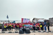 Sinergi HUT ke-81 RI, FKPPAL Bersama Pos TNI AL Mauk dan Rumah Sakit Sari Asih Gelar Bersih Pantai Serta Senam Kebugaran