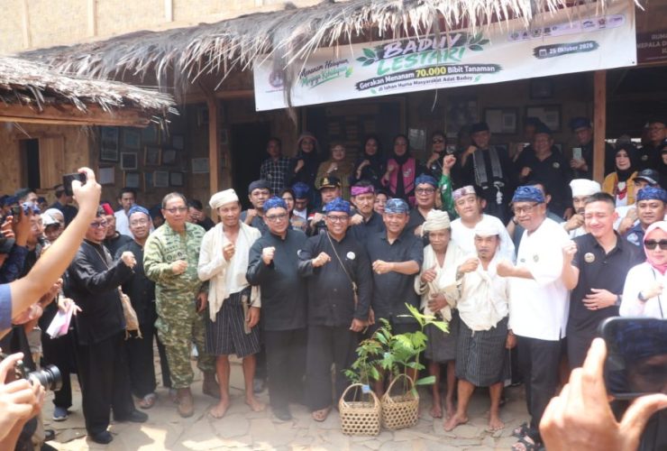 Gubernur Banten Andra Soni dan Taufiqurrahman Ruki Serahkan 70 Ribu Bibit Pohon di Tanah Adat Baduy