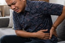 Nyeri Sendi Hambat Ibadah? Ini Saran Ortopedi RS Sari Asih